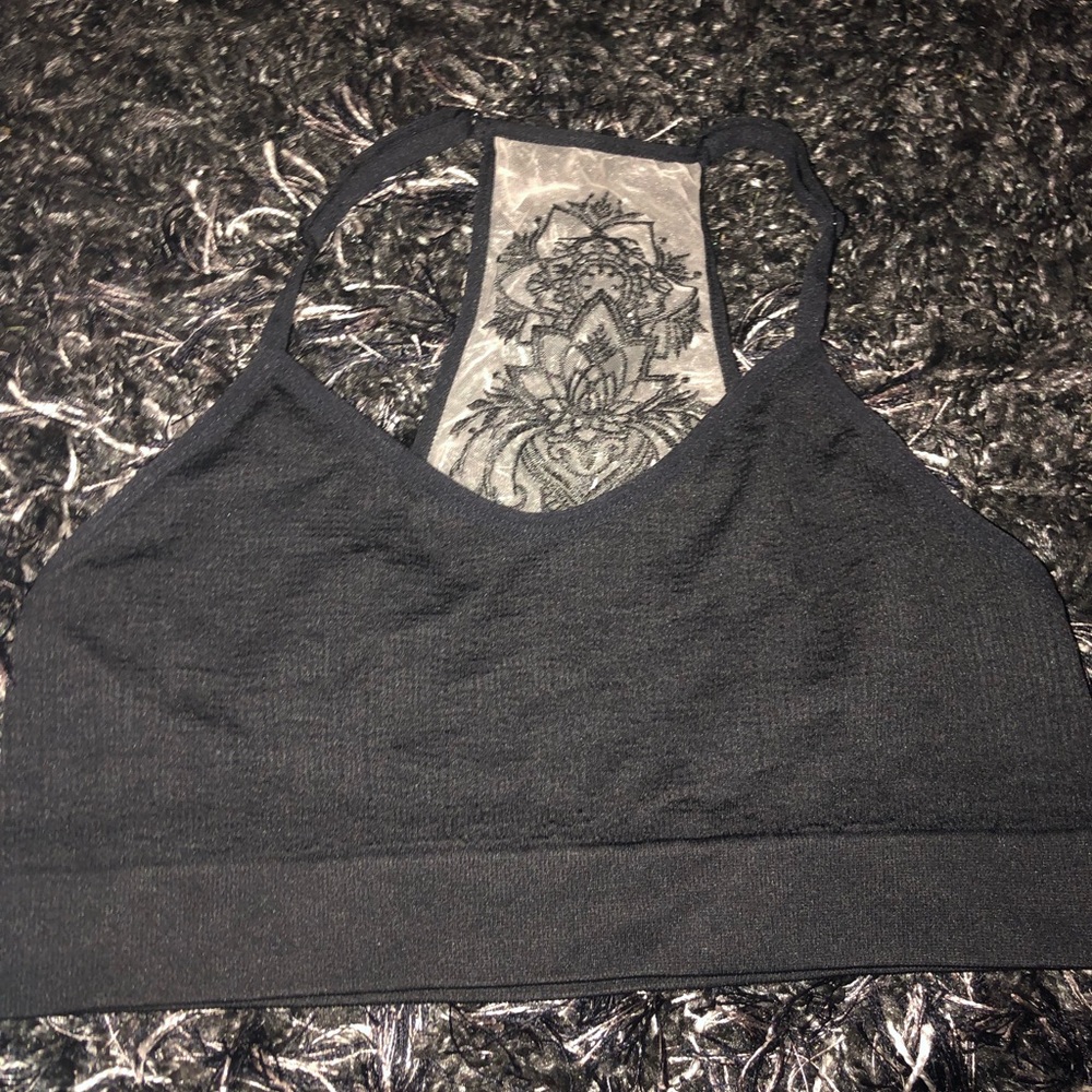 Adorable sports bra with back detail, NWOT XL/2XL
